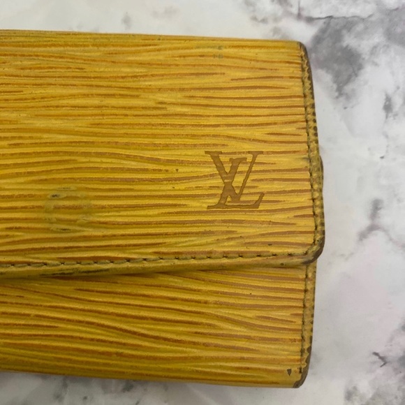 Authentic Louis Vuitton Epi Keyholder Yellow Leather Vintage - Picture 2 of 12